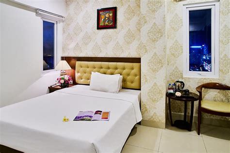 BOSS HOTEL 3 .